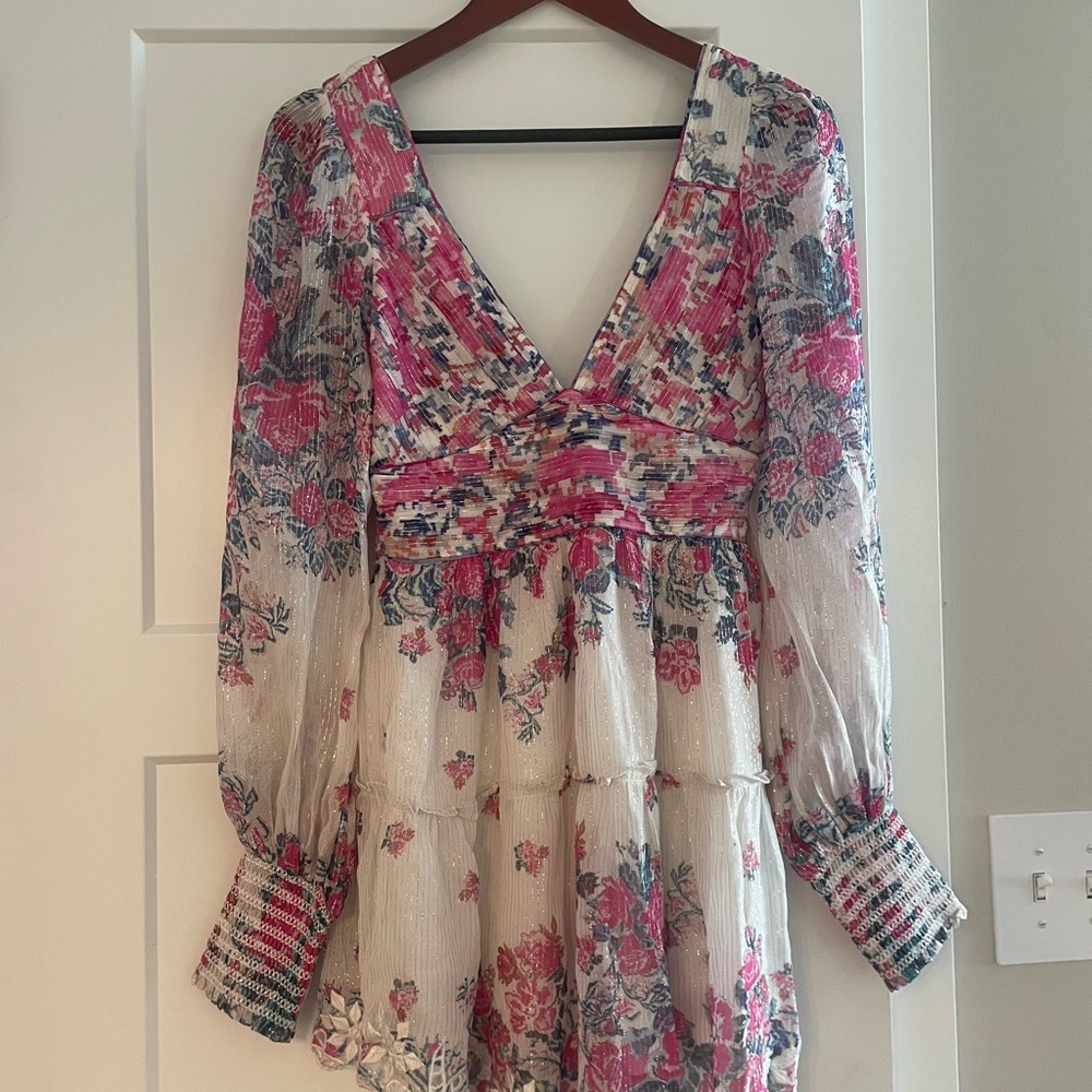 Hello! Selling this cute dress I got from revolve! Never worn with tags!